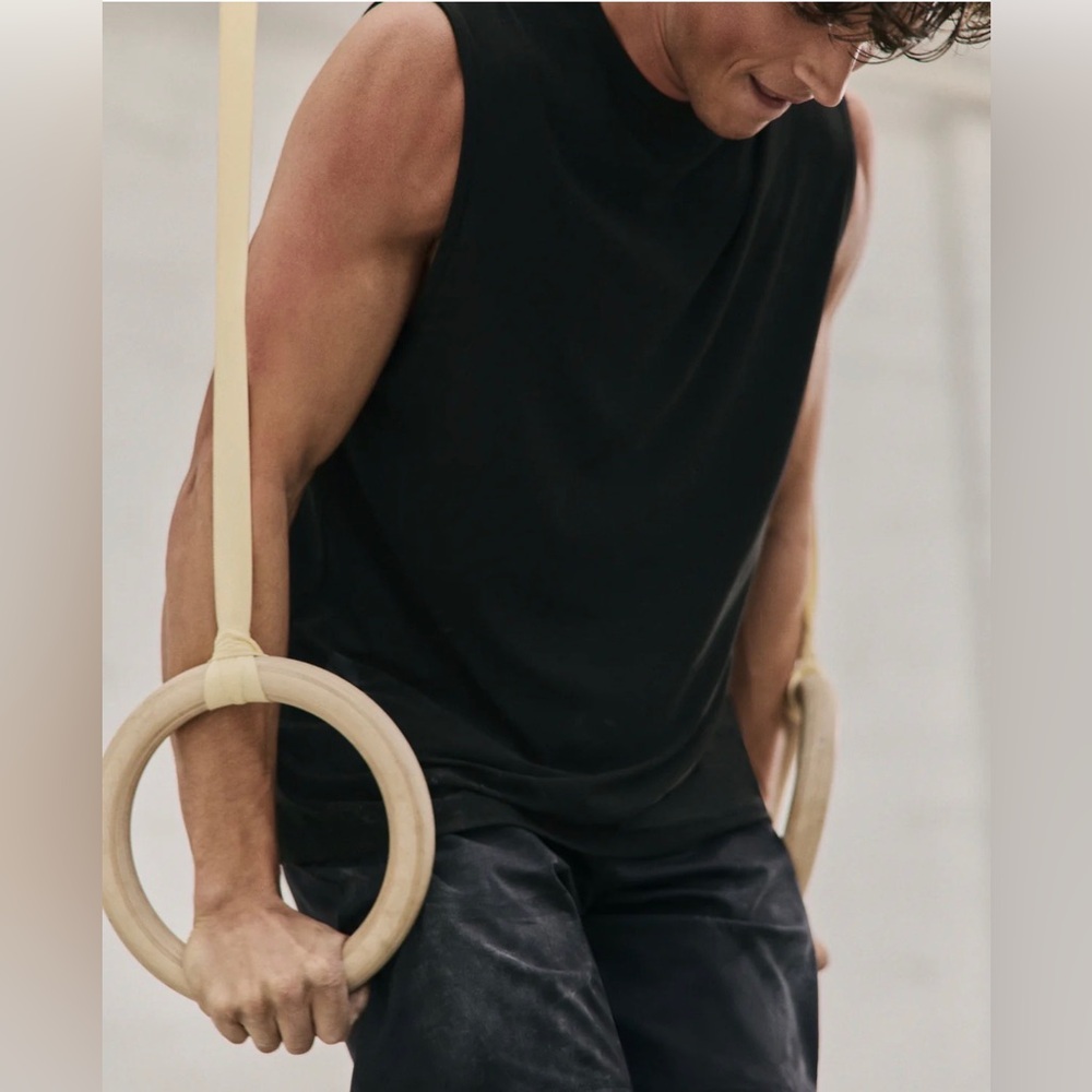 Vuori Men’s “Strato Tech” Muscle Tank (L) *BESTSELLER*